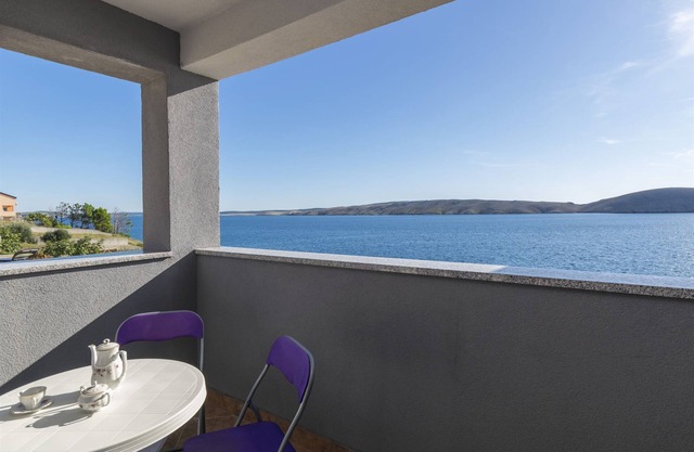 Apartments Beachfront Ante (28991-A2) - Vlasici - island Pag