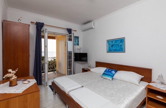 Apartments Belenum - One-Bedroom Apartment with Balcony and Sea View (no.3)