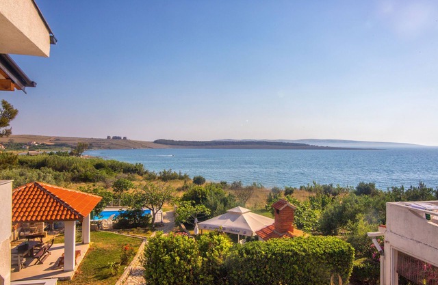 Apartments Crljenko (25301-A2) - Povljana - island Pag