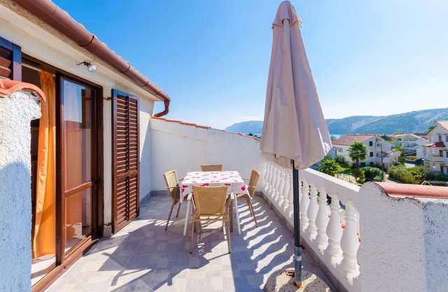 Apartments Ljubica J (89951-A3) - Lopar - island Rab