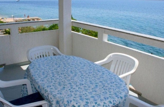 Apartments Milja (110021-A4) - Mandre - island Pag