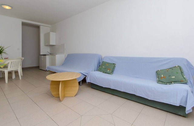 Apartments Tomo (13561-A1) - Vlasici - island Pag