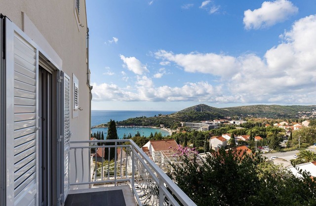 Apartments Villa Enzian - Comfort Two Bedroom Apartment with Balcony and Sea View