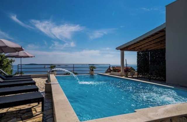 Apartments Villa Made 4U Deluxe Four Bedroom Apartment with Terrace and Sea View