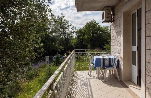 Apartments Villa Maslina - One-Bedroom Apartment with Terrace and Garden View