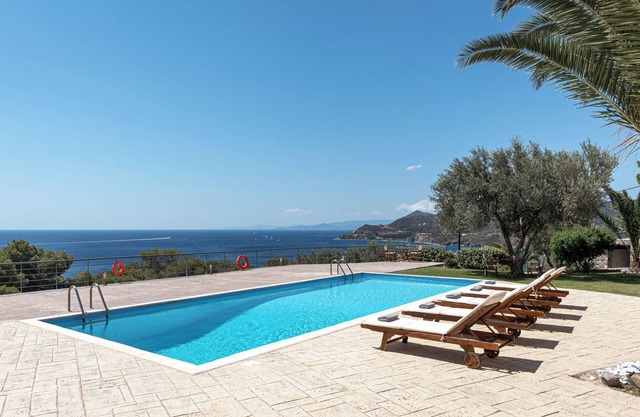 Aphaia Villa Aegina, Aphaias Villas