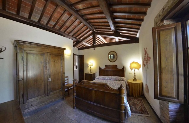 APP. GLICINE x2 Beautiful farmhouse surrounded by nature, with swimming pool just 3 km from Cortona