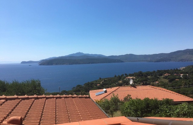 App in freist. House, great sea view, beach + village within walking distance, max. 4 pers, baby