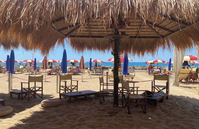 App in Residence with loggia overlooking the sea.Private pool and beach at 200mt.