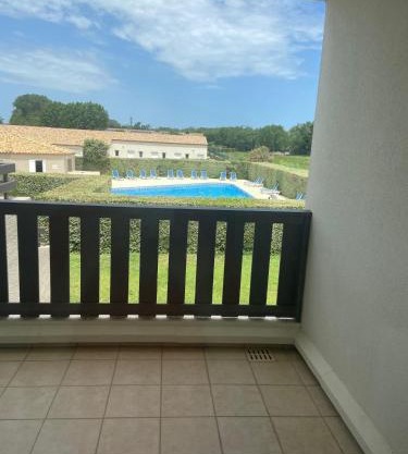 Appart de standing avec piscine