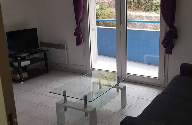 Appart F1 with parking in secure residence