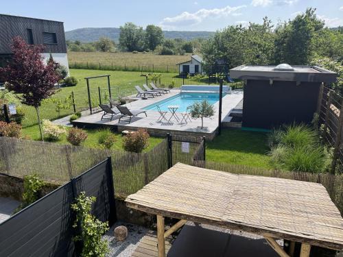 APPART-HOTEL n 3 avec terrasse, piscine, petit-dejeuner et parking privé