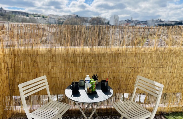 Appart Lumineux Avec Balcon, vue Imprenable sur Angoulême à 2 pas de la Gare TGV