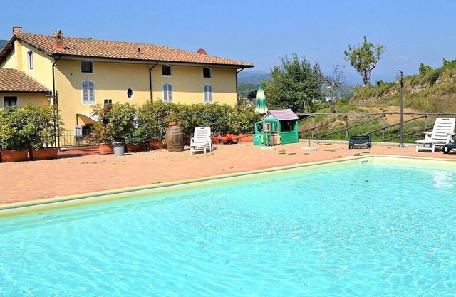 Appartamento Clarabella A: A characteristic and welcoming two-story apartment that is part of a villa built on a hillside, surrounded by meadows and woods, with Free WI-FI.