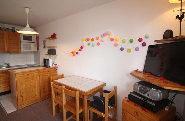 Appartement 2 Pièces avec Balcon à 400m des Pistes, Parking Gratuit - FR-1-297-161