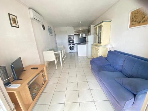 Appartement 3 Pièces avec Terrasse et Piscine à Saint-Raphaël - FR-1-504-683