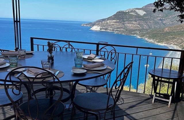 Appartement 4/6 Pers Dans Maison de Village , Grande Terrasse, vue Montagne