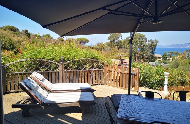 Appartement en bas de Villa ,plage à 350 m