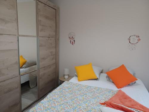APPARTEMENT, LA ROUTE DES GRANDES ALPES , 8 couchages, GARAGE pour motards, cyclistes, POSSIBILITÉ de studios supplémentaires, si plus de 6 pers