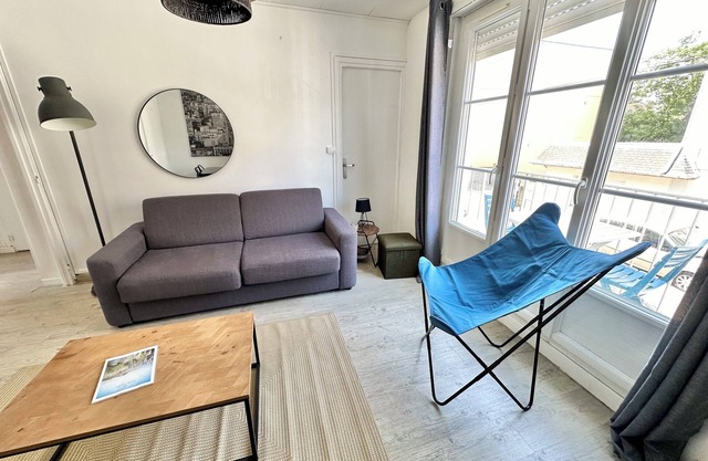 Appartement Lumineux - Balcon - Plage à 1 Minute à Pieds