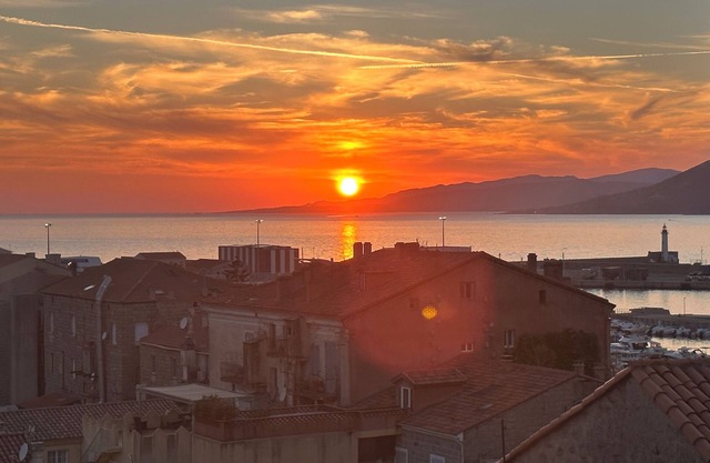 Appartement Moderne Centre Ville Dans Immeuble Ancien 5 mn des Plages