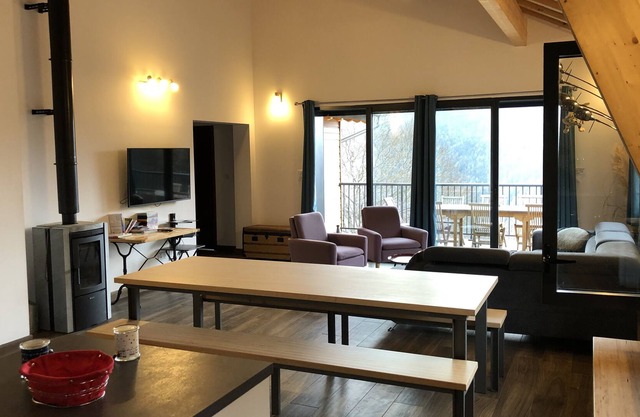 Appartement Montagne , Poêle à Bois, Grand Confort et Proximité des Pistes