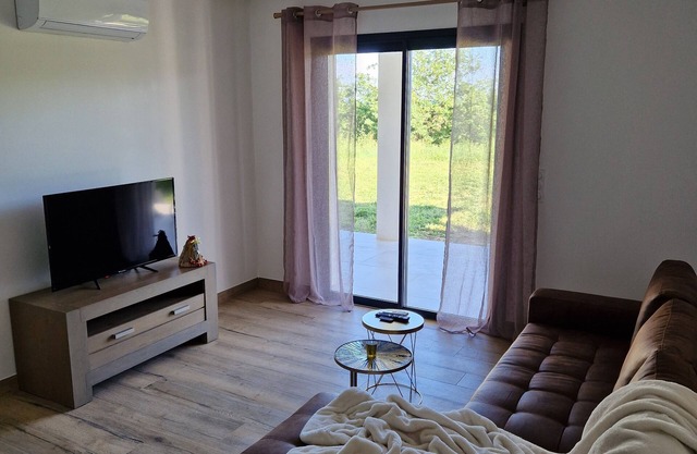 Appartement Neuf bas de Villa