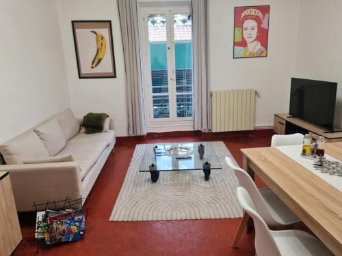 Appartement nimes centre160m2 climatisation 3 chambres avec parking