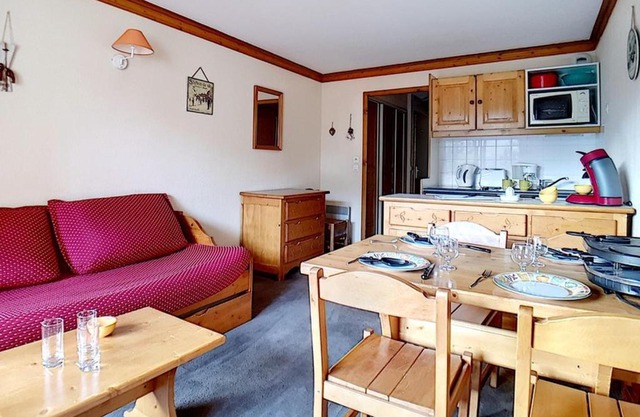 Appartement skis aux pieds avec balcon exposé sud, 2 pièces, 4 pers., quartier animé des Bruyères - FR-1-344-904