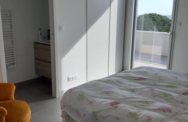 Appartement + Terrasse de 140m² vue Étang de Thau; 15mn des Thermes de Balaruc
