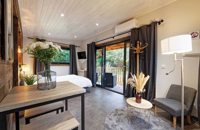 Appartements Pied à Terre, haut standing avec cuisine équipée et terrasse/Groupe HRM