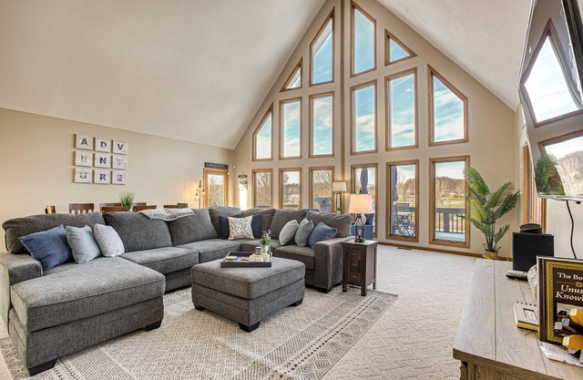 Apple Valley Home, Shared Golf Course On-Site