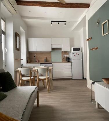 Appt 2 chambres au centre ville 4è