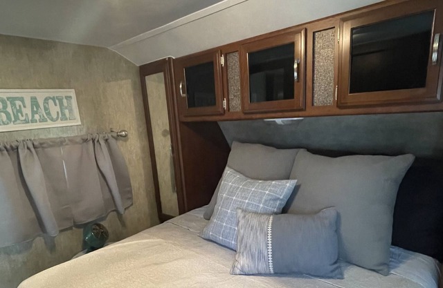 April special rates! Cozy home w/ pool minutes from beaches, shopping & dining!