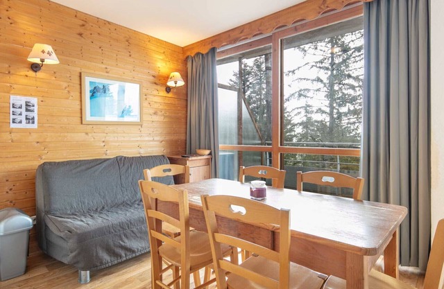 Apt 4/6 ppl near the ski runs