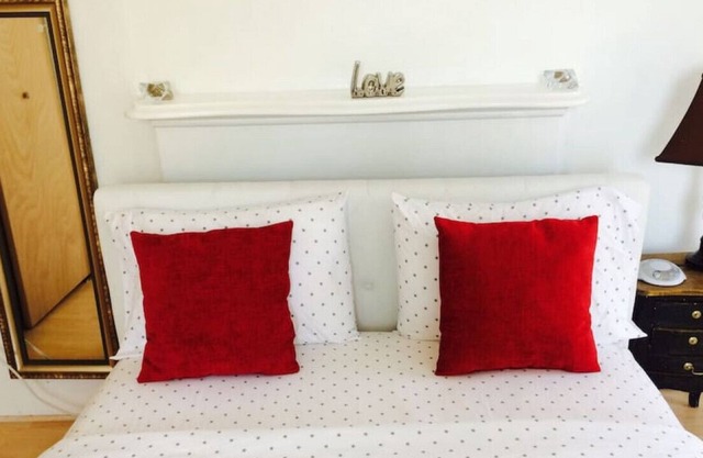 Apt #6 · Clean and park/view one bedroom apt OTR/UC