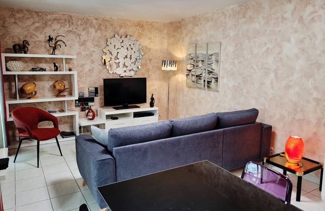 Apt T3 air-conditioned 6 pers 70m² Centre ville Loggia Parking avec borne élect.