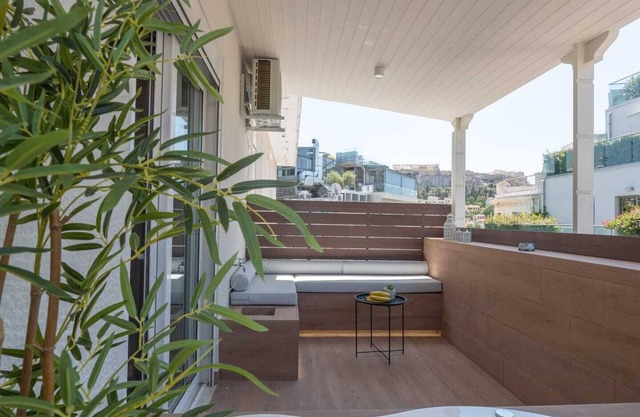 Apt with Bathtub-Acropolis view!, Apartment