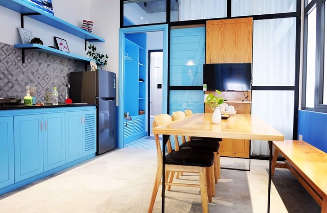 Apt2BR/kitchen+dining table/5' drive Mykhe