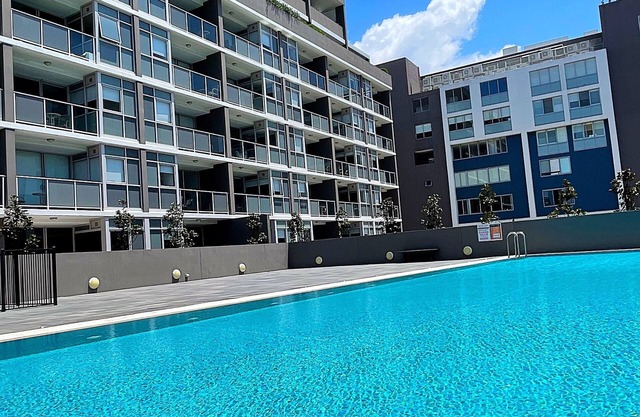 AQUA 306 POOLSIDE Luxury Apartment, FREE Parking, Honeysuckle NEWCASTLE