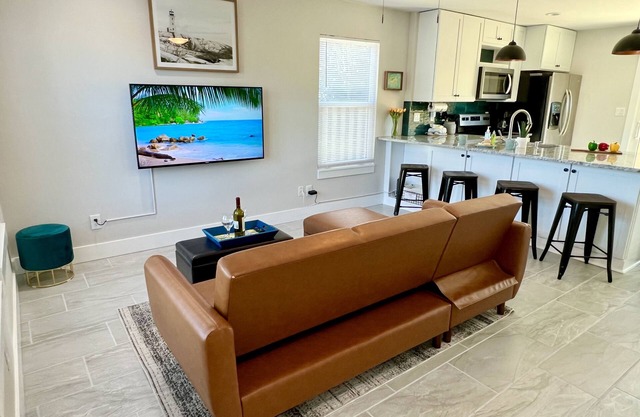 Aqua La Vista, Baby: Pet Friendly Retreat at Island Gardens 101, 5-minutes to the beach
