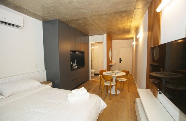 507 O "Your Temporary Home in the City: Comfortable and Central Apartment".