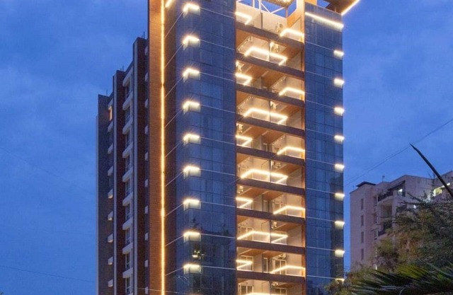 AR Suites Jewels Royale