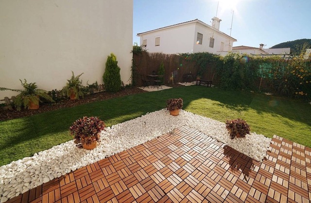 Aracena Suites, located at the foot of a mountain and very close to the Grotto.