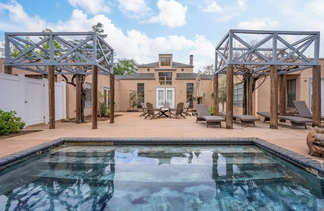 Arbor Haus : Modern Sanctuary