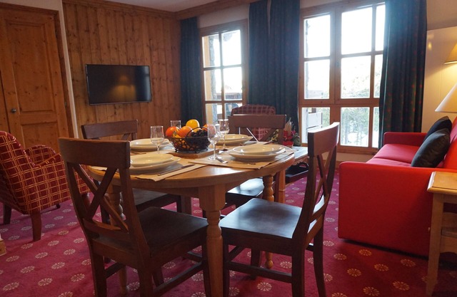 Arc 1950 magical village, ski in/out, 2 rooms, 4 people