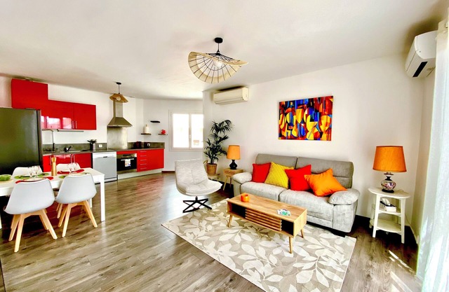 ARC EN CIEL - Spacious and stylish downtown!