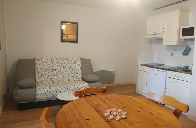 ARCACHON/la chapelle : T2 balcony, 50 m from the beach and parking lot