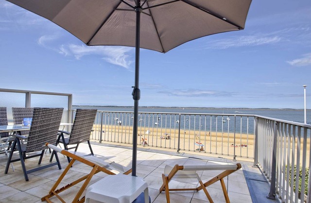 Arcachon Pereire - Seafront T2 with terrace and parking, direct beach access