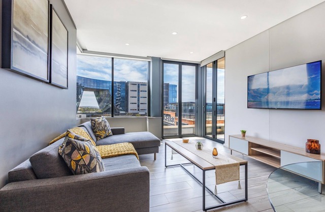 Arch Luxury: Balcony, Views and World-Class Dining